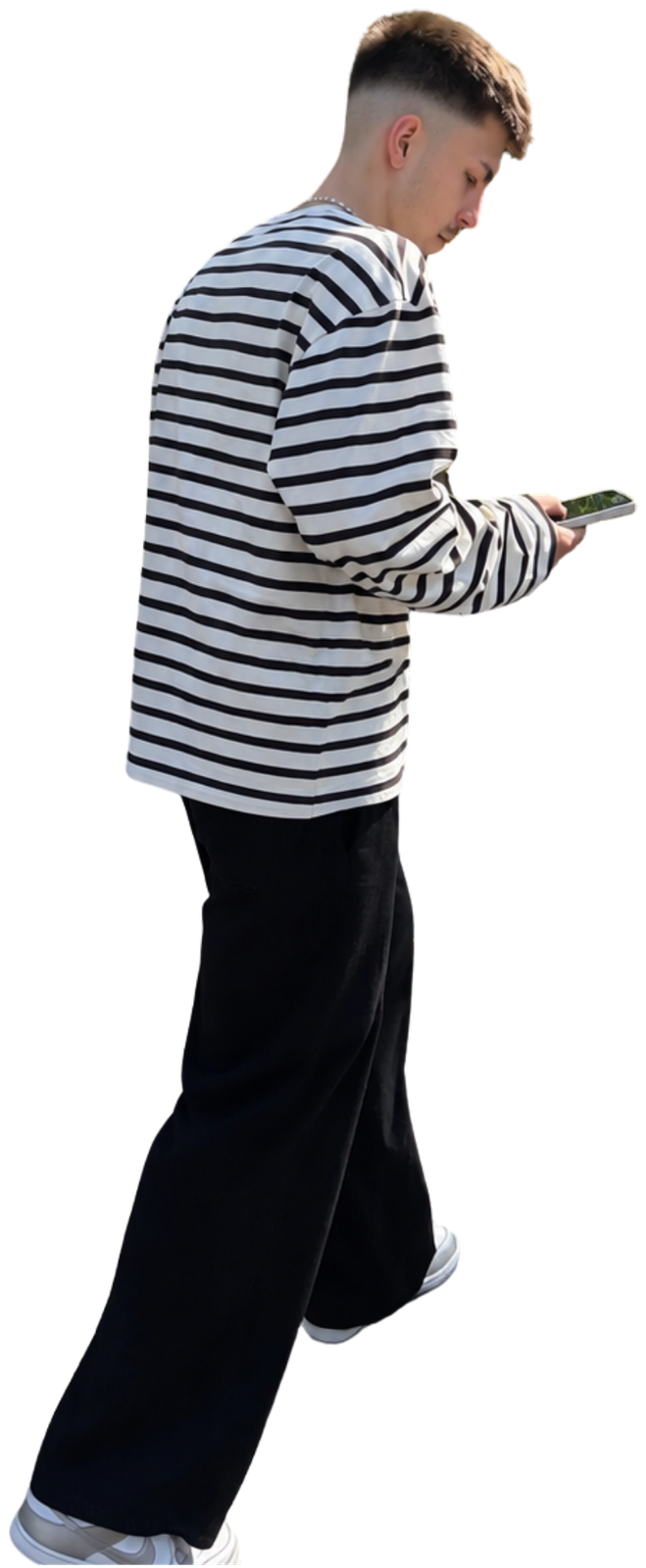Sebastian Dorsch von der Seite, im Streifenshirt